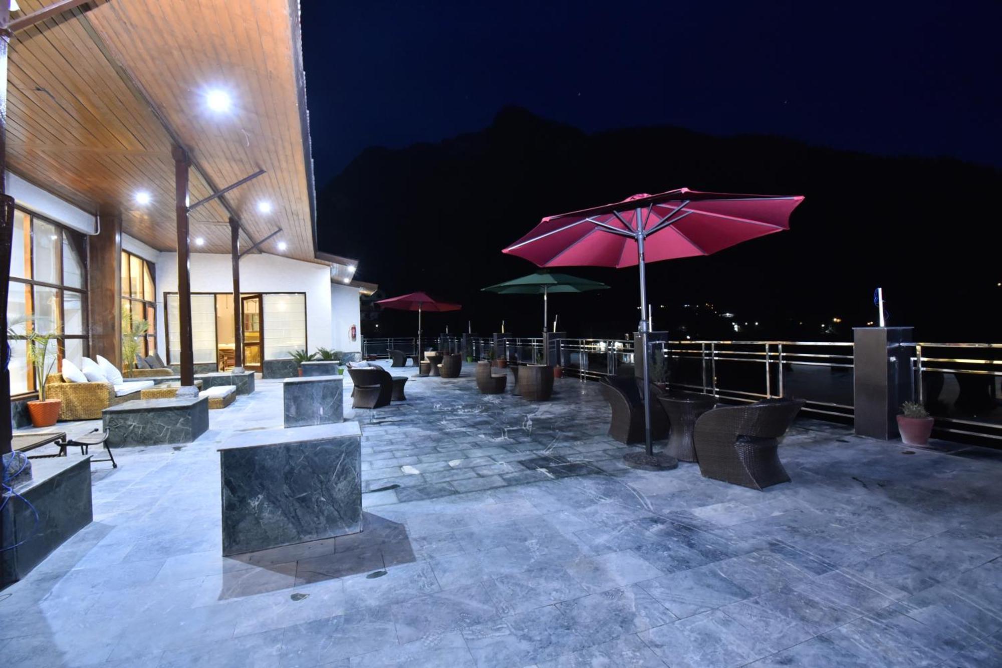 Hotel Snowcrests Manor Маналі Екстер'єр фото